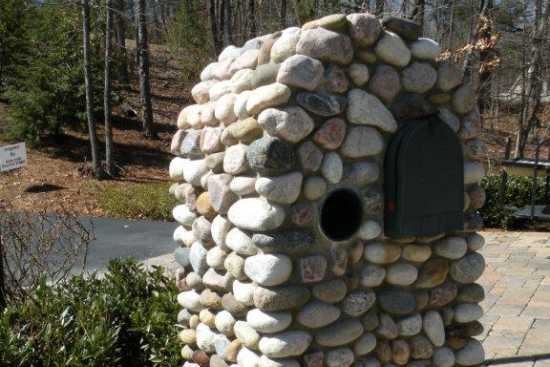 Stone mailbox